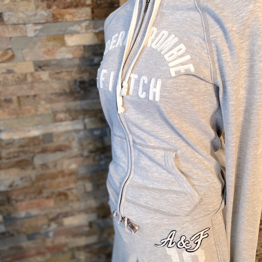 ▪️ABERCROMBIE AND FITCH▪️ Gray Sweatsuit - Large